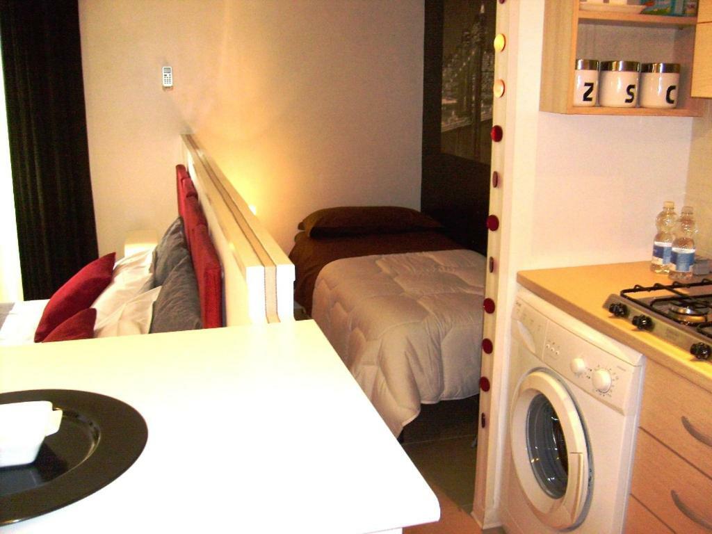 I Cugi Metropolis Apartment Бронте Екстериор снимка