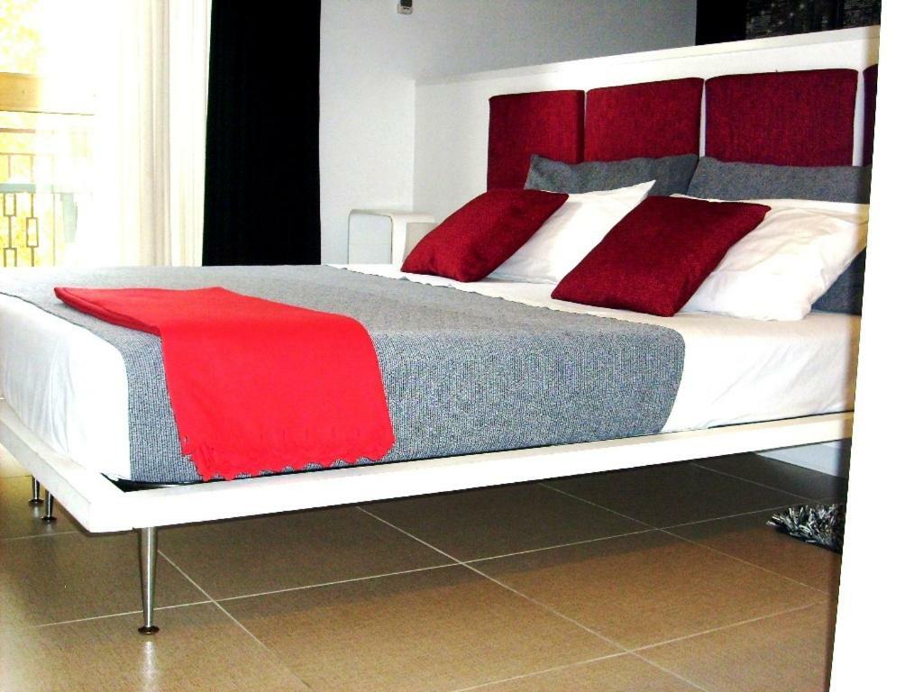 I Cugi Metropolis Apartment Бронте Екстериор снимка
