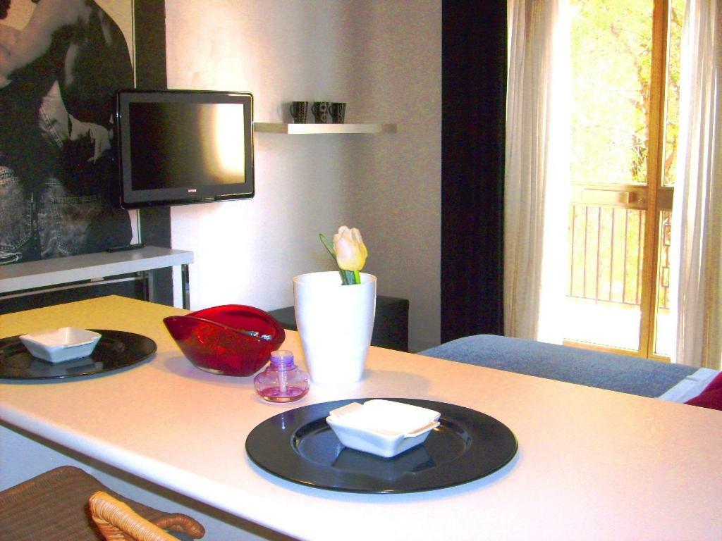 I Cugi Metropolis Apartment Бронте Екстериор снимка